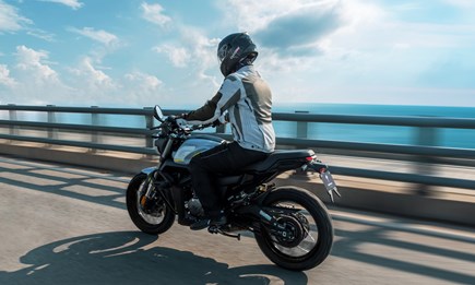 Brandneu Zontes 125 GK mit 15 PS, ABS, Keyless und Speichen