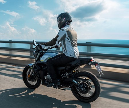 Brandneu Zontes 125 GK mit 15 PS, ABS, Keyless und Speichen