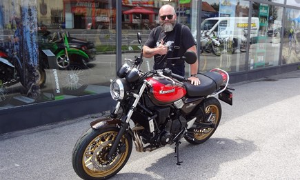 Mein Zylinder rasselt nicht. Nein, er spielt mir das Lied vom Tod!