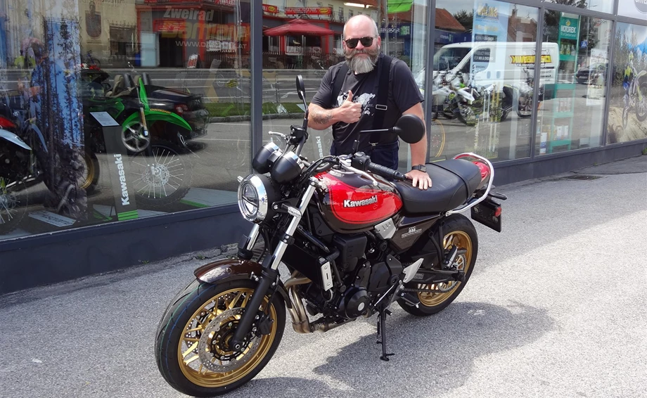 Mein Zylinder rasselt nicht. Nein, er spielt mir das Lied vom Tod! Bild 1: Mein Zylinder rasselt nicht. Nein, er spielt mir das Lied vom Tod!