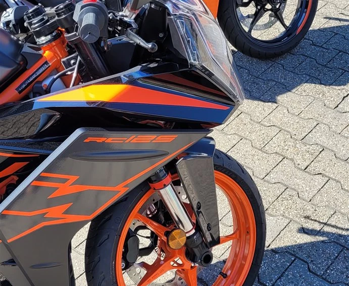 Die RC Serie - Ab Führerscheinklasse A1 fahrbar!  Bild 2: Die RC Serie - Ab Führerscheinklasse A1 fahrbar!