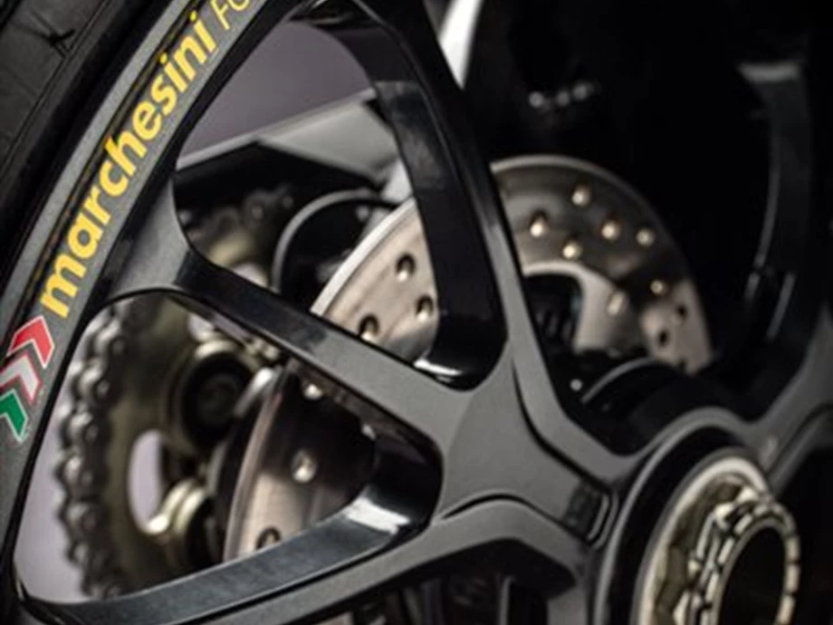 DUCATI MONSTER 1200 R - 2016 - 160 nackte PS Bild 10: DUCATI MONSTER 1200 R - 2016 - 160 nackte PS