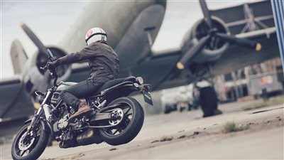 YAMAHA XSR700 - Yamaha's "Faster Sons"