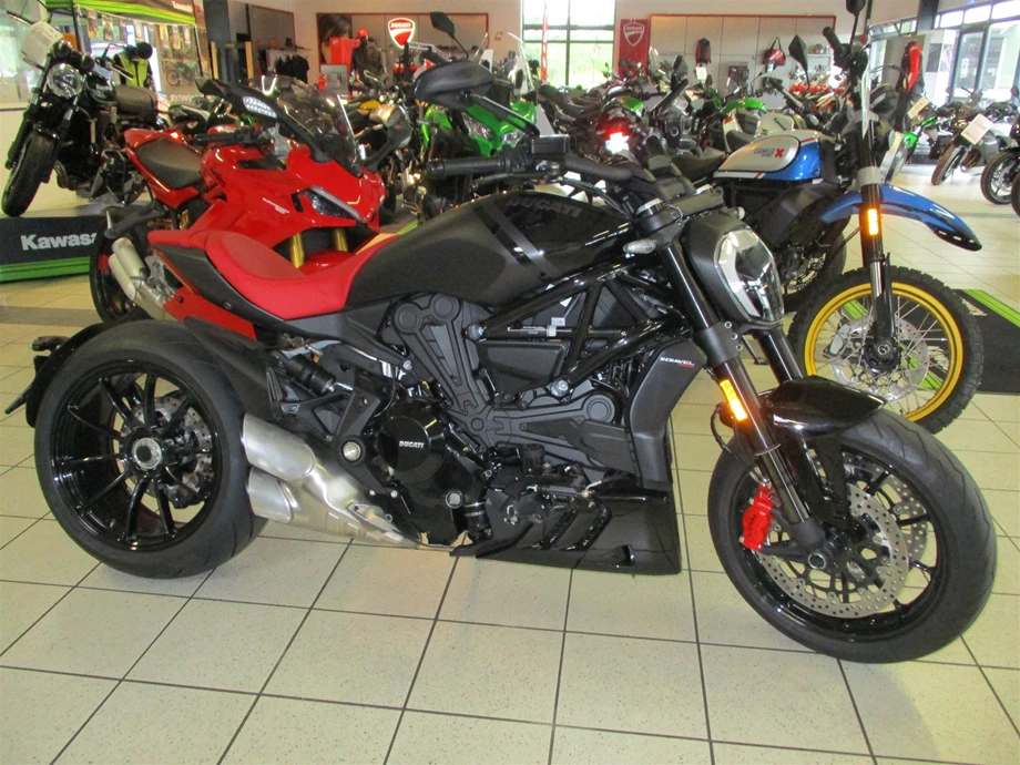 DUCATI XDIAVEL NERA - POLTRONA FRAU NR. 72/500 - LIMITED Bild 9: DUCATI XDIAVEL NERA - POLTRONA FRAU NR. 72/500 - LIMITED