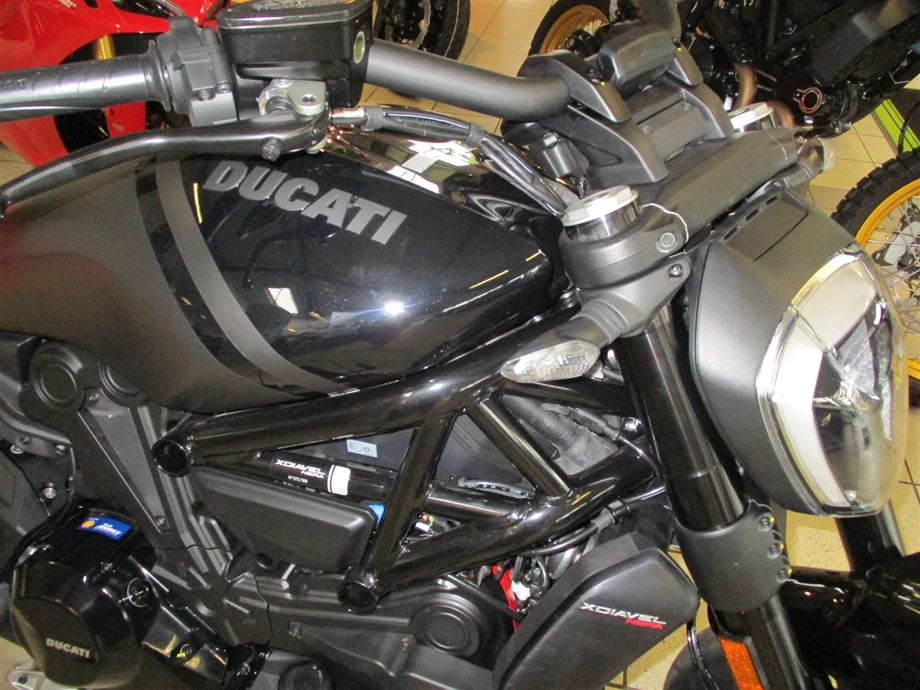 DUCATI XDIAVEL NERA - POLTRONA FRAU NR. 72/500 - LIMITED Bild 4: DUCATI XDIAVEL NERA - POLTRONA FRAU NR. 72/500 - LIMITED