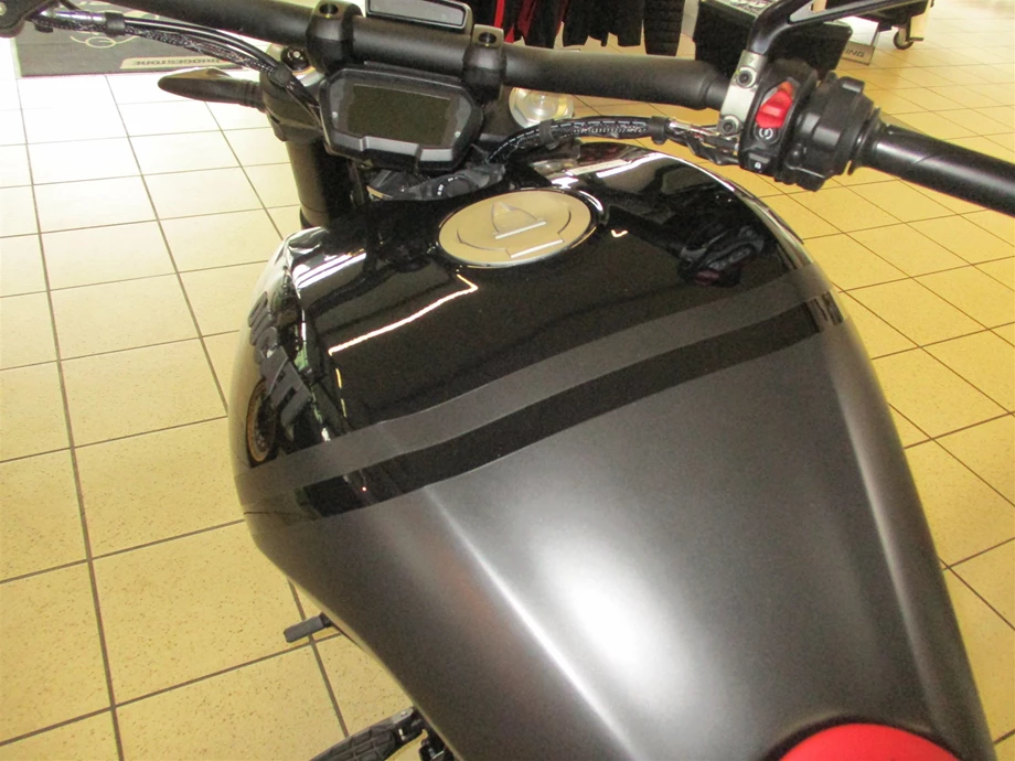 DUCATI XDIAVEL NERA - POLTRONA FRAU NR. 72/500 - LIMITED Bild 7: DUCATI XDIAVEL NERA - POLTRONA FRAU NR. 72/500 - LIMITED