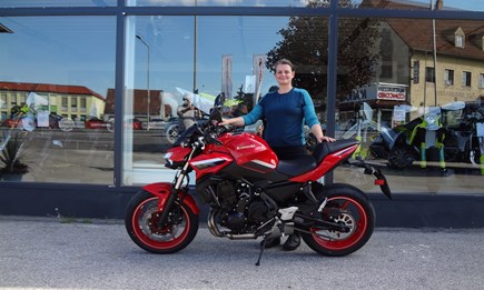  Motorradfahren ist viel zu schön, um es allein den Männern zu überlassen. 