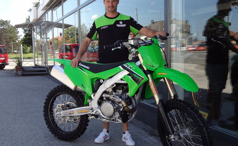 Erste Kawasaki KX 450 der Modellreihe 2023 übergeben! Bild 1: Erste Kawasaki KX 450 der Modellreihe 2023 übergeben!
