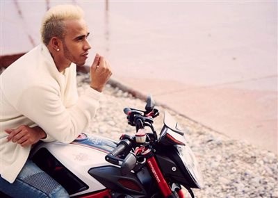 MV Agusta & Lewis Hamilton bringen ein Limited Modell, die Lewis Hamilton Dragster RR! - Bild 8