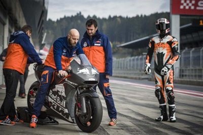 KTM RC16 – Erfolgreiches Roll-Out des MotoGP-Motorrades! - Bild 5