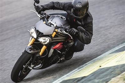 Brandneue TRIUMPH SPEED TRIPLE S und SPEED TRIPLE R