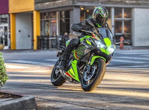 Die Kawasaki 650 cm3 Zweizylinder übernehmen 2023 die Kontrolle