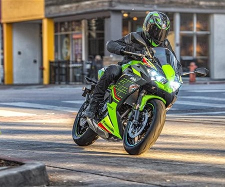 Die Kawasaki 650 cm3 Zweizylinder übernehmen 2023 die Kontrolle