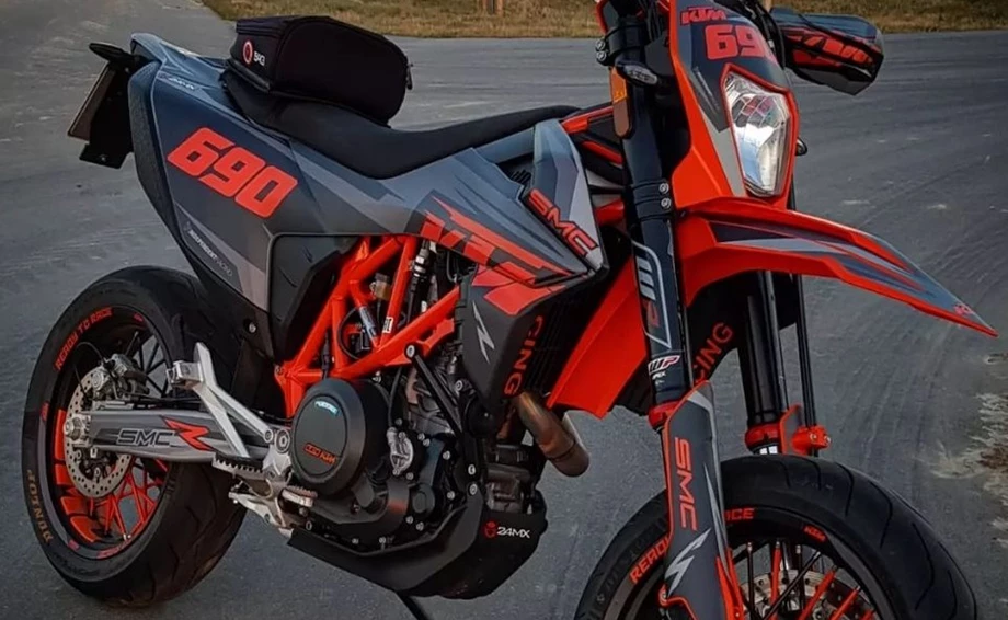 KTM SMC-R mit Sonderdekor  Bild 1: KTM SMC-R mit Sonderdekor