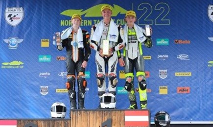 KINI Roadracing Fahrer Kilian Holzer siegt beim Nothern Talent Cup Finale