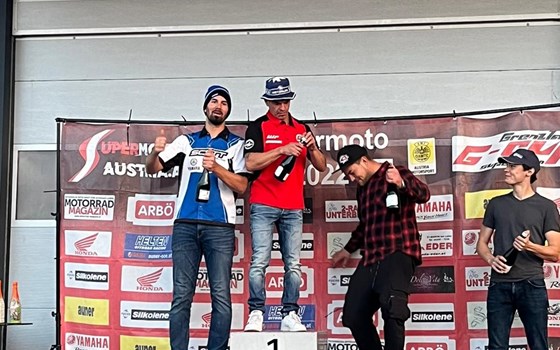 Supermoto Vizestaatsmeister Klasse S1 Kevin Maurer  auf Helten Yamaha 450 - Bild 2 Supermoto Vizestaatsmeister Klasse S1 Kevin Maurer  auf Helten Yamaha 450 - Bild 2