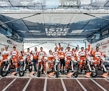 Silbermedaillen für WALZER SIXDAYS TEAM AUSTRIA Trophy und Junioren Team beim Six Days Enduro in Frankreich! Silbermedaillen für WALZER SIXDAYS TEAM AUSTRIA Trophy und Junioren Team beim Six Days Enduro in Frankreich!