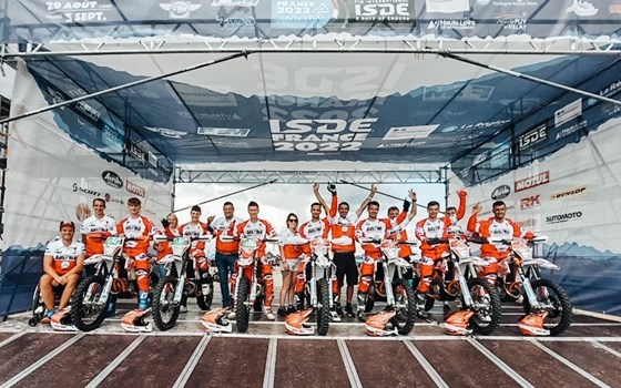 Silbermedaillen für WALZER SIXDAYS TEAM AUSTRIA Trophy und Junioren Team beim Six Days Enduro in Frankreich! - Bild 1 Silbermedaillen für WALZER SIXDAYS TEAM AUSTRIA Trophy und Junioren Team beim Six Days Enduro in Frankreich! - Bild 1