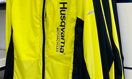 ACCELERATE WINDBREAKER JACKE!