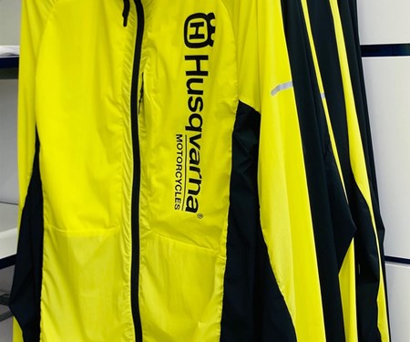 ACCELERATE WINDBREAKER JACKE! ACCELERATE WINDBREAKER JACKE!