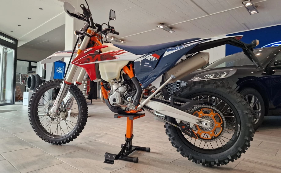 Die KTM 350 EXC-F SIX DAYS steht für euch bereit! Bild 2: Die KTM 350 EXC-F SIX DAYS steht für euch bereit!