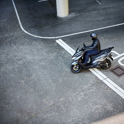 Suzuki Burgman 125 EX
Neu für 2023 der Suzuki Burgman 125 EX mit nur 1,9/ 100km Liter Verbrauch!
Der neue City Scooter Suzuki mit Eco Performance ... Weiter >>