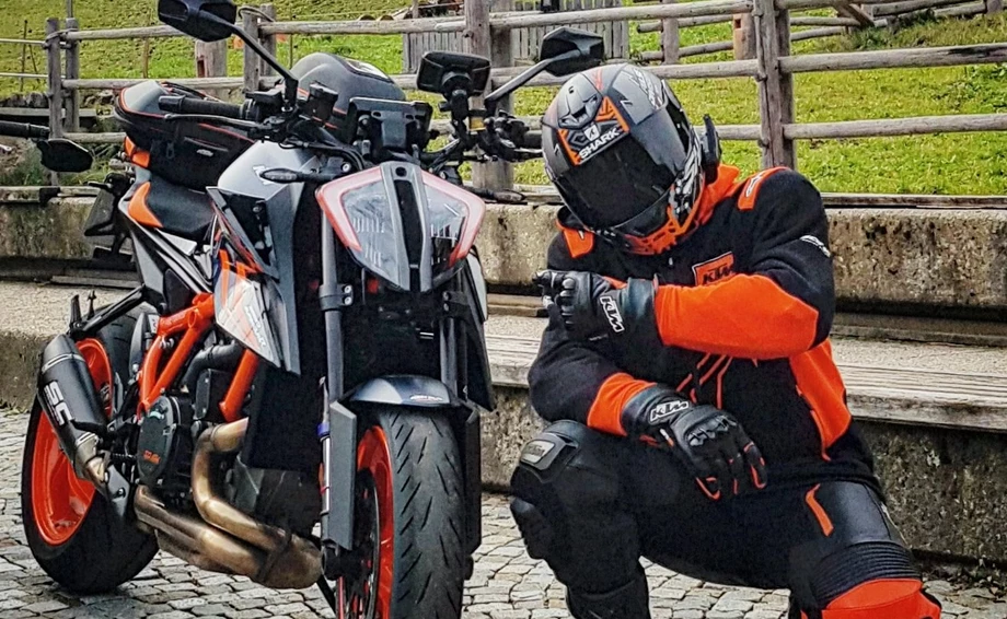 Die KTM 1290 Super Duke R in Südtirol  Bild 1: Die KTM 1290 Super Duke R in Südtirol