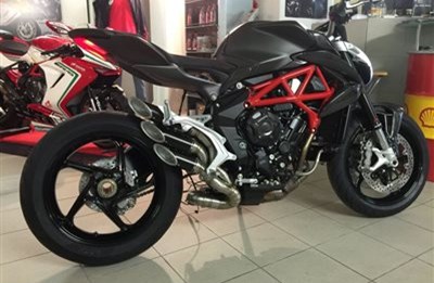 Frohe Weihnachten vom ATT Team! Erleben Sie die neue MV Brutale 800 für 2016 ab 21.12.bei uns!