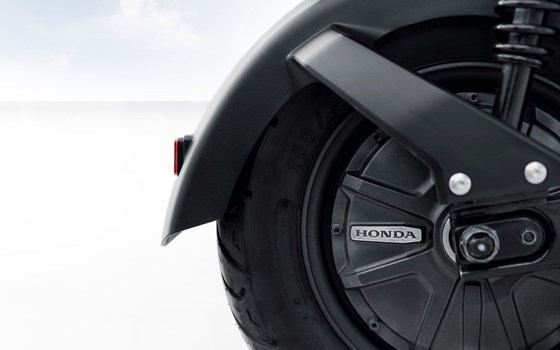 Honda Semmler - Neuheit E-Roller EM1 e 2023 - Bild 20