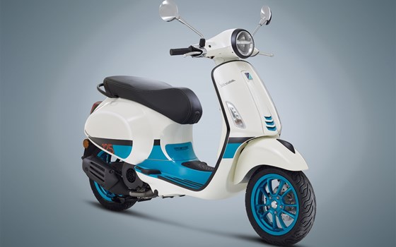 VESPA PRIMAVERA COLOR VIBE 2023 - Bild 1 VESPA PRIMAVERA COLOR VIBE 2023 - Bild 1