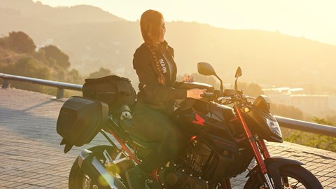 Neumodell 2023: HONDA CB750 HORNET 