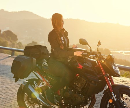 Neumodell 2023: HONDA CB750 HORNET 