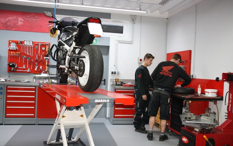 Honda Semmler - Reifen Früh Order  Bild 1: Honda Semmler - Reifen Früh Order