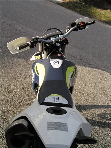 Husqvarna 701 Enduro Bild 3: Husqvarna 701 Enduro