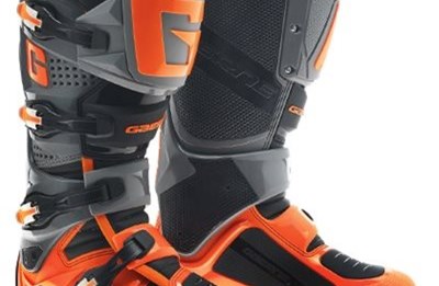 Scorpion Helme und Gaerne Stiefel