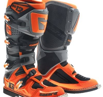 Scorpion Helme und Gaerne Stiefel Scorpion Helme und Gaerne Stiefel