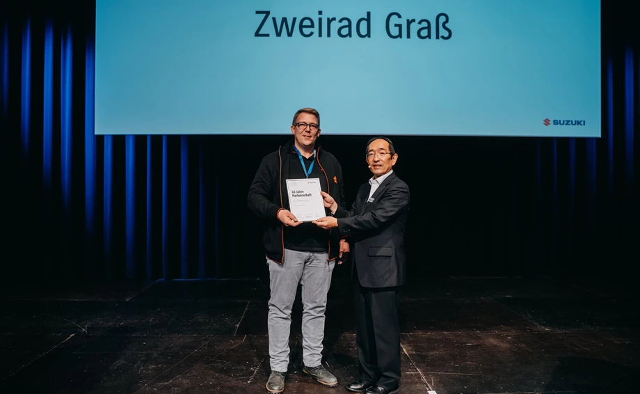 Würdigung für 40 Jahre Suzuki Partnerschaft Bild 1: Würdigung für 40 Jahre Suzuki Partnerschaft