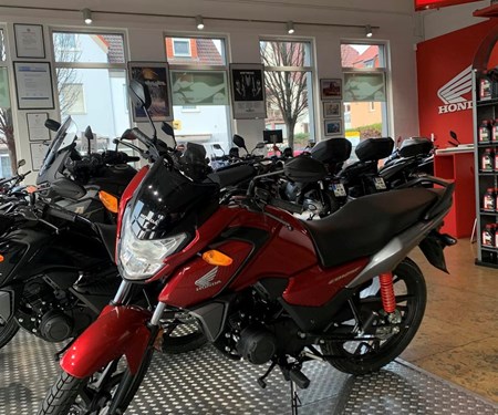 Honda CB125F in rot und schwarz verfügbar  