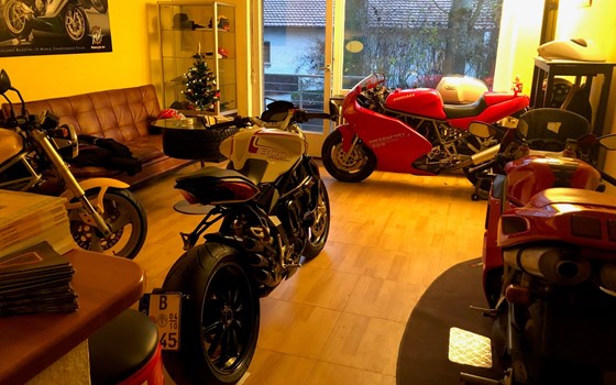 Das ATT- Fantic-Moto Morini-Mash Team wünscht euch allen eine frohe Weihnachtszeit.  - Bild 1