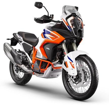 ABSEITS DER STRASSE?  KEIN PROBLEM!  MIT DER NEUEN KTM 1290 SUPER ADVENTURE R 2023. 
Die zweite Generation der KTM 1290 SUPER ADVENTURE R verleiht dir noch mehr Ausdauer. Die KTM 1290 SUPER ADVENTURE S bewälti ... Weiter >>