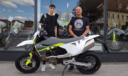 Roll out einer Husqvarna 701 Supermoto!