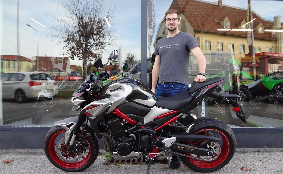 Manchmal braucht es eine ganze Tankfüllung, um klar denken zu können.    Bild 1:  Manchmal braucht es eine ganze Tankfüllung, um klar denken zu können.