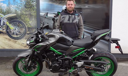  Wenn man rechts dreht, wird die Landschaft schneller.   