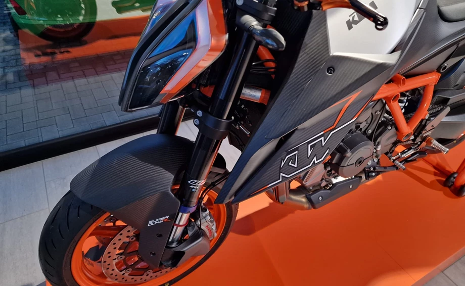 KTM 1290 SUPER DUKE R EVO Carbon Edition Bild 2: KTM 1290 SUPER DUKE R EVO Carbon Edition