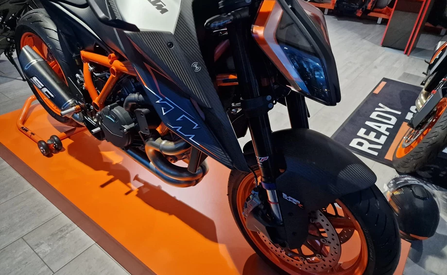 KTM 1290 SUPER DUKE R EVO Carbon Edition Bild 3: KTM 1290 SUPER DUKE R EVO Carbon Edition