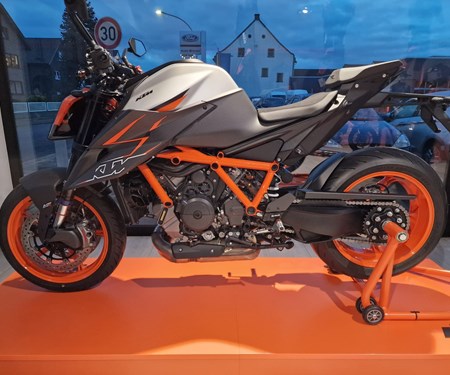 KTM 1290 SUPER DUKE R EVO Carbon Edition