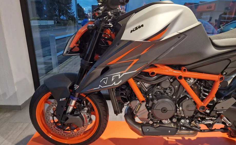 KTM 1290 SUPER DUKE R EVO Carbon Edition Bild 4: KTM 1290 SUPER DUKE R EVO Carbon Edition