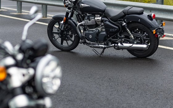 Royal Enfield Super Meteor 650  - Bild 8
