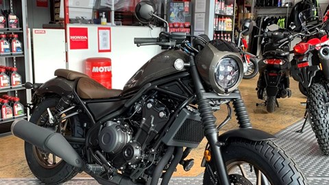 CMX500 Rebel Special Edition 2023 in Titanium metallic verfügbar 