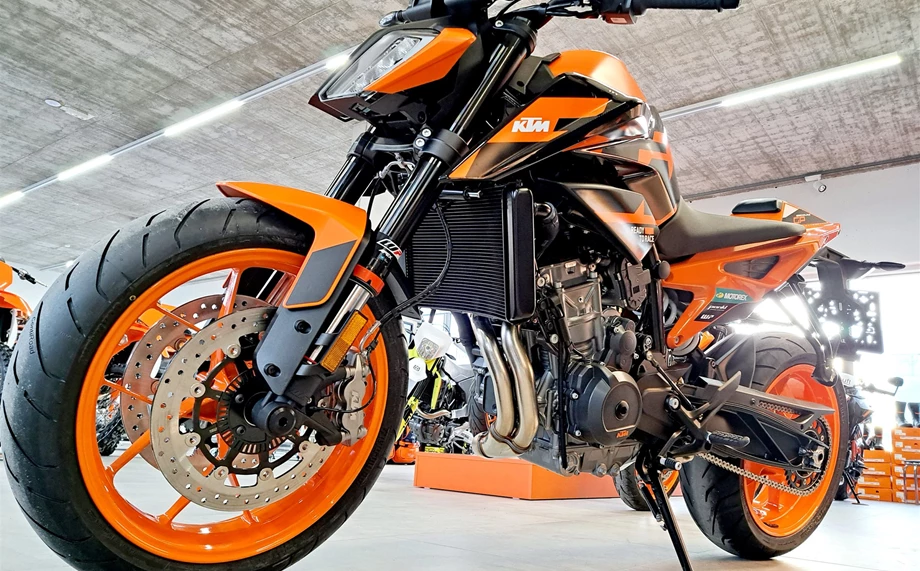 ... die neue 890 DUKE GP... Bild 1: ... die neue 890 DUKE GP...